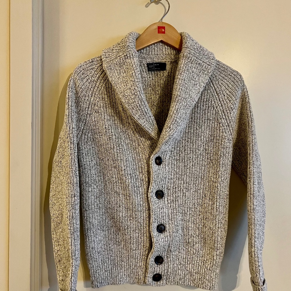 Like new! Super cozy thick Gap Knitted Cardigan
